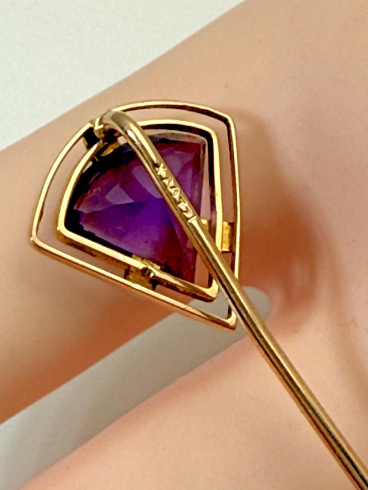 14K Yellow Gold & Trillion Cut Amethyst Art Deco Style Stick Pin