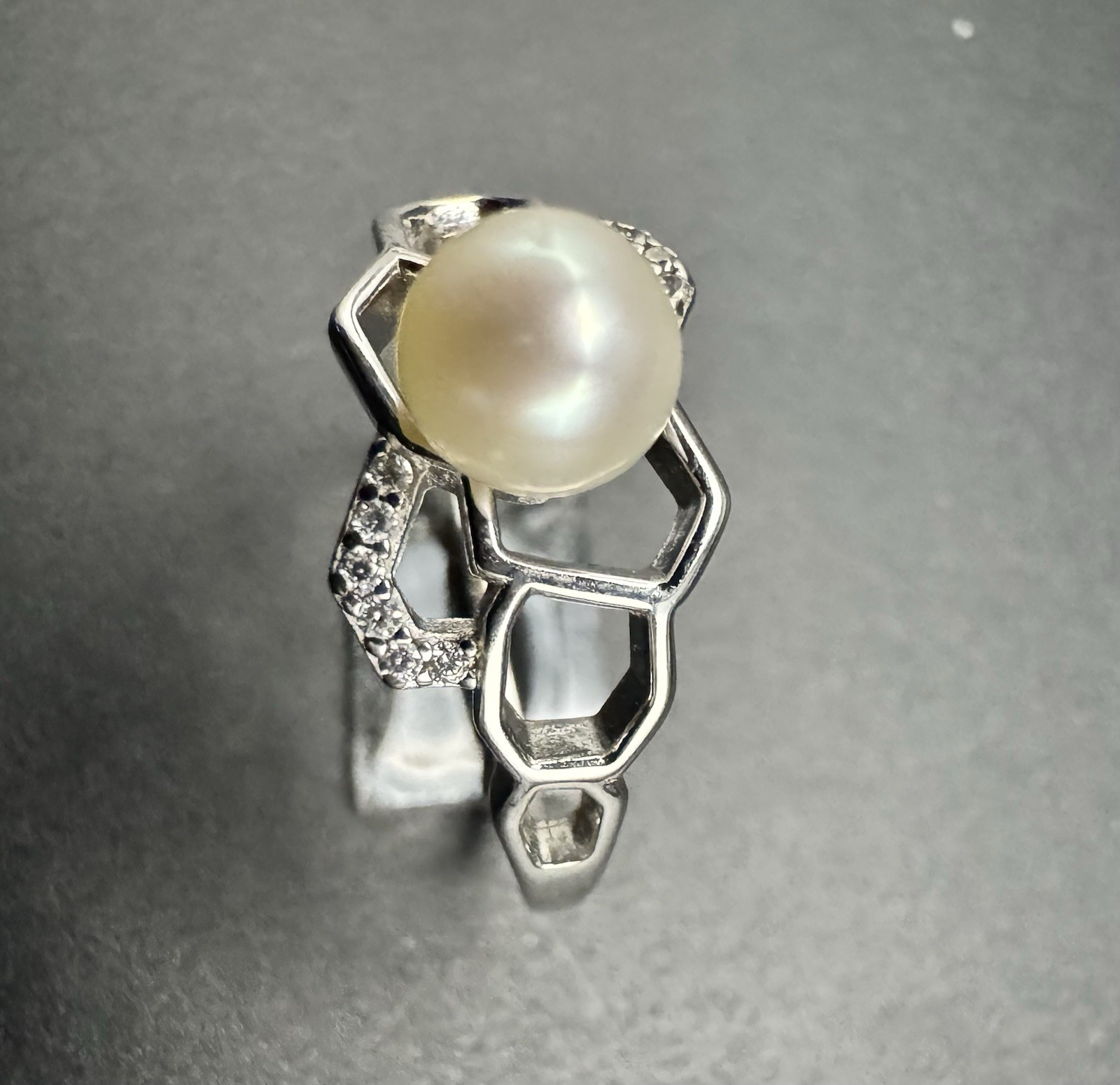 Vintage Sterling Silver .925 Pearl Ring w Small Stones Size 8 Weight 2.42g