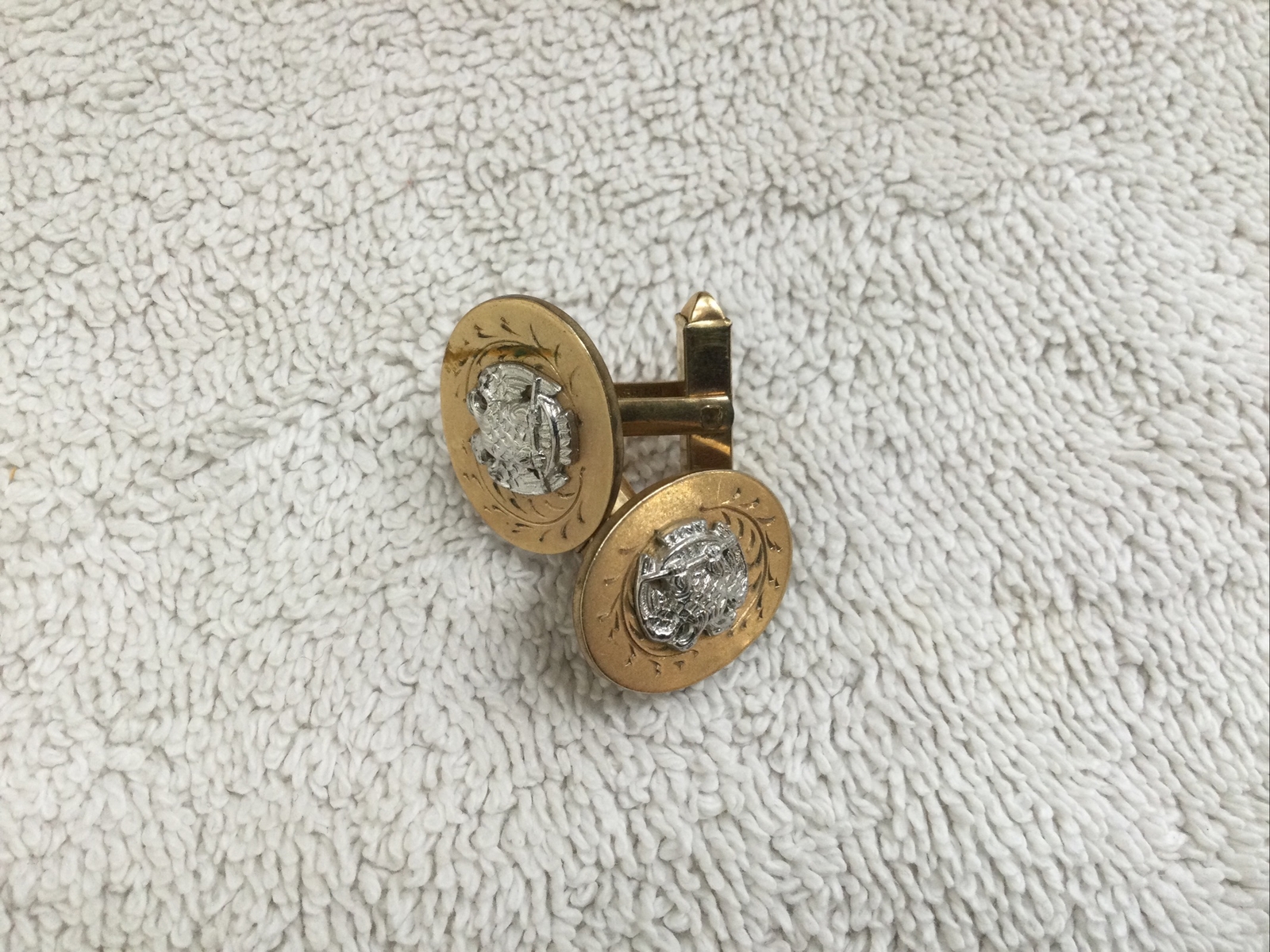 mens tie clip, cuff links, belt buckle lot (k)