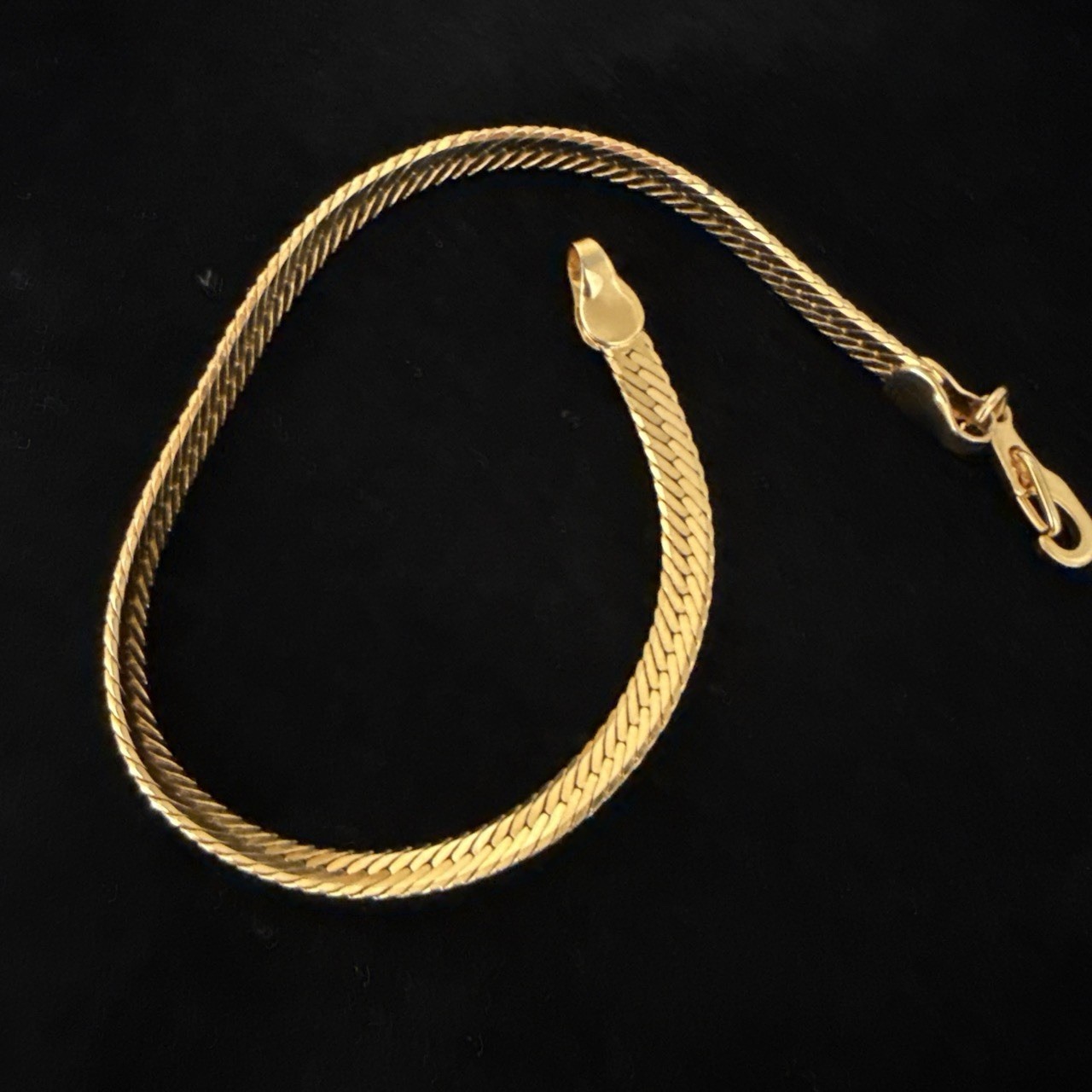 Vintage 1980’s Flat Herringbone Classic Chain Bracelet Gold Tone 7.5” Inch