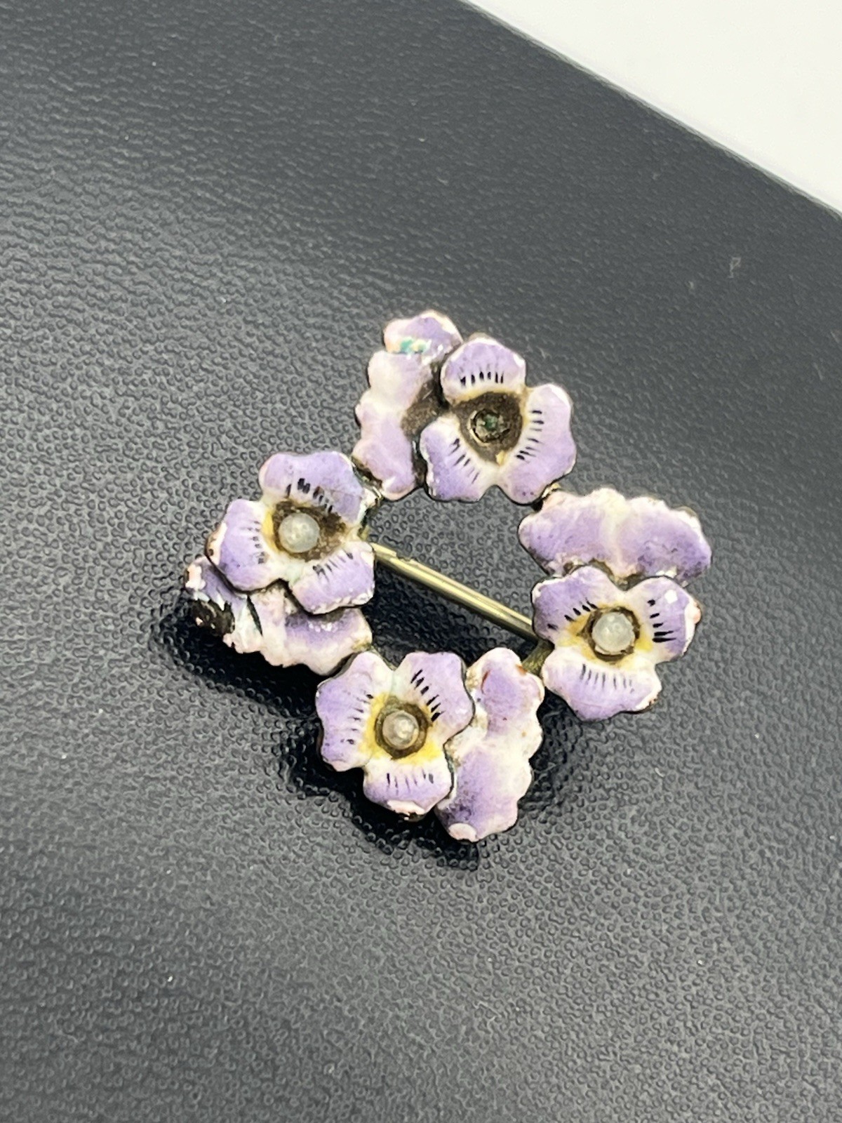 Art Nouveau purple enamel pansy flower gold tone vintage brooch pin faux pearl