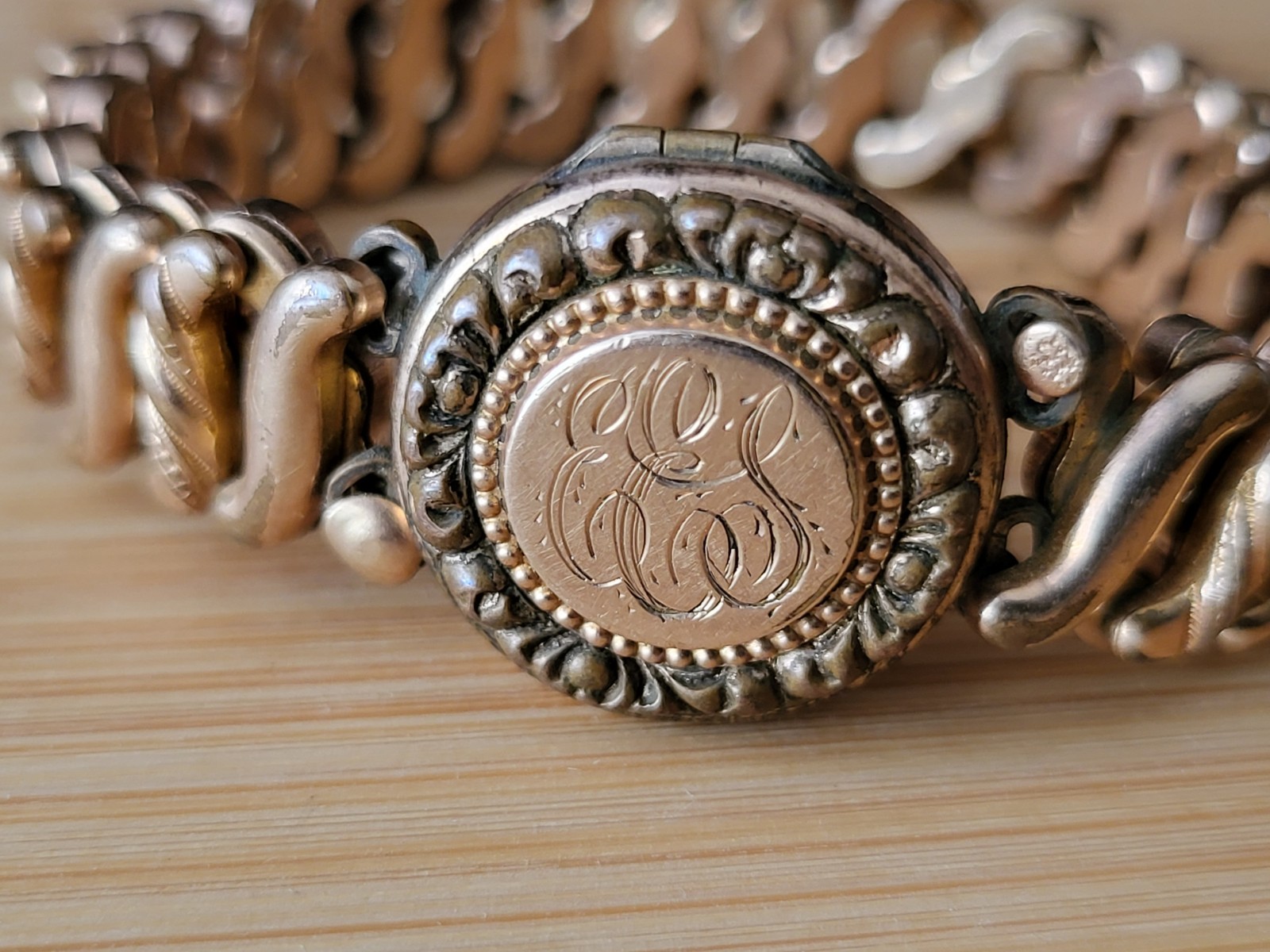 Antique DFB Co Sweetheart Round Locket Expansion Bracelet Pre-Carmen Gold Filled