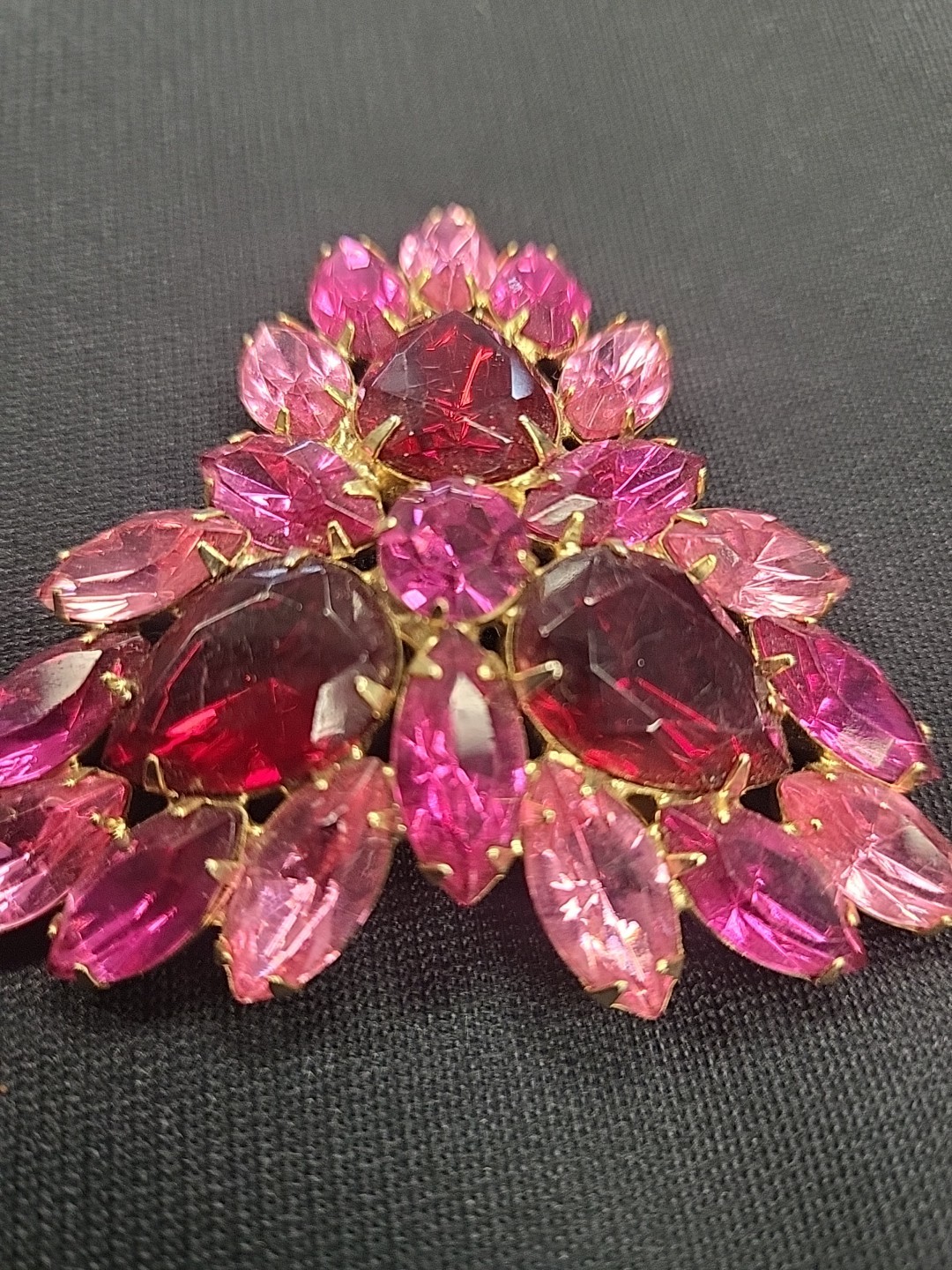 Lovely Vintage Red Fuchsia & Pink Rhinestone Brooch 2.25 Inch