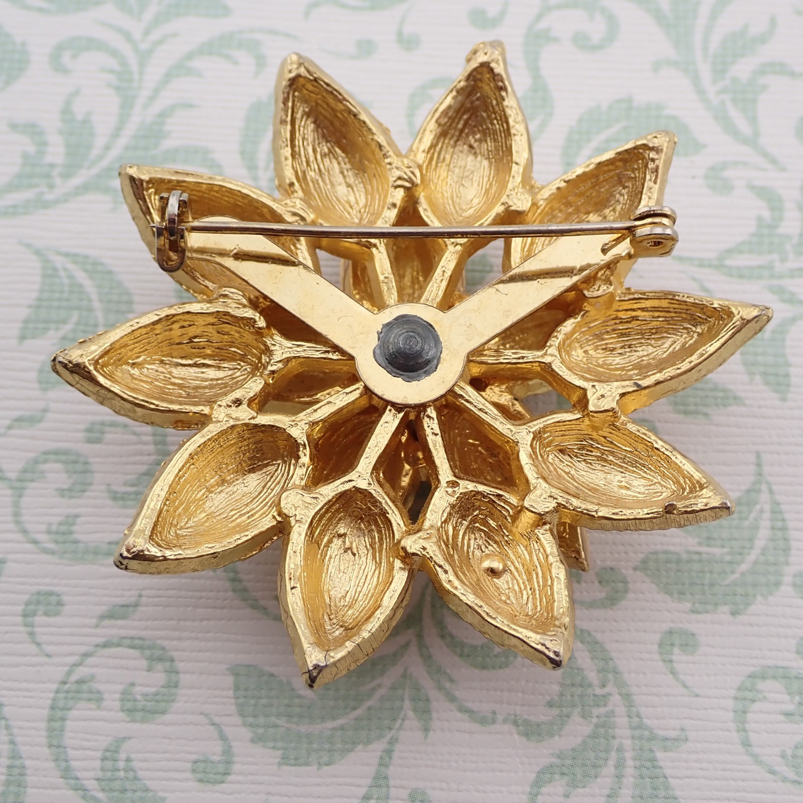 Vintage Cream Mosaic Glitter Layered Flower Gold Tone Pin Brooch