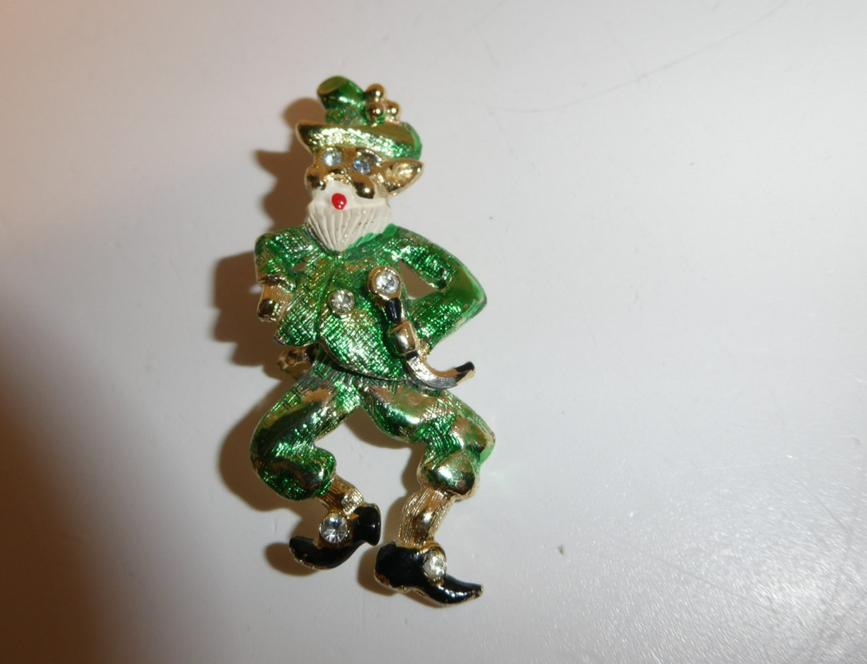 VTG Enamel Rhinestones Movable Leprechaun Shillelagh Articulated Brooch Pin