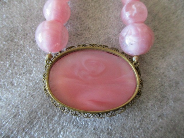 VINTAGE PINK GLASS 14K YELLOW GOLD BEAD CHOKER NECKLACE – 16.5″