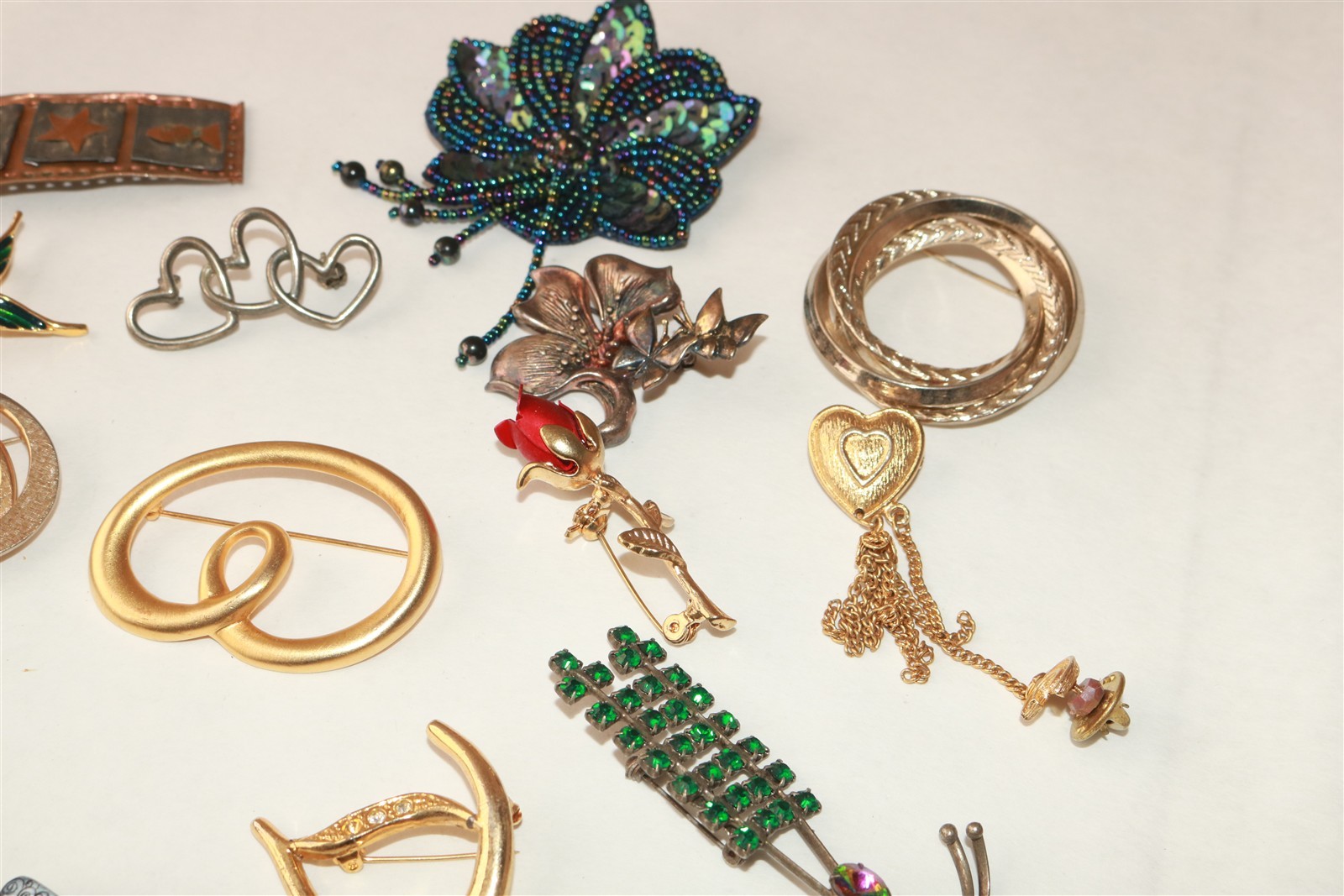 LOT OF 20 DIFFERENT VINTAGE TO MODERN BROOCHES PINS – Lot #6