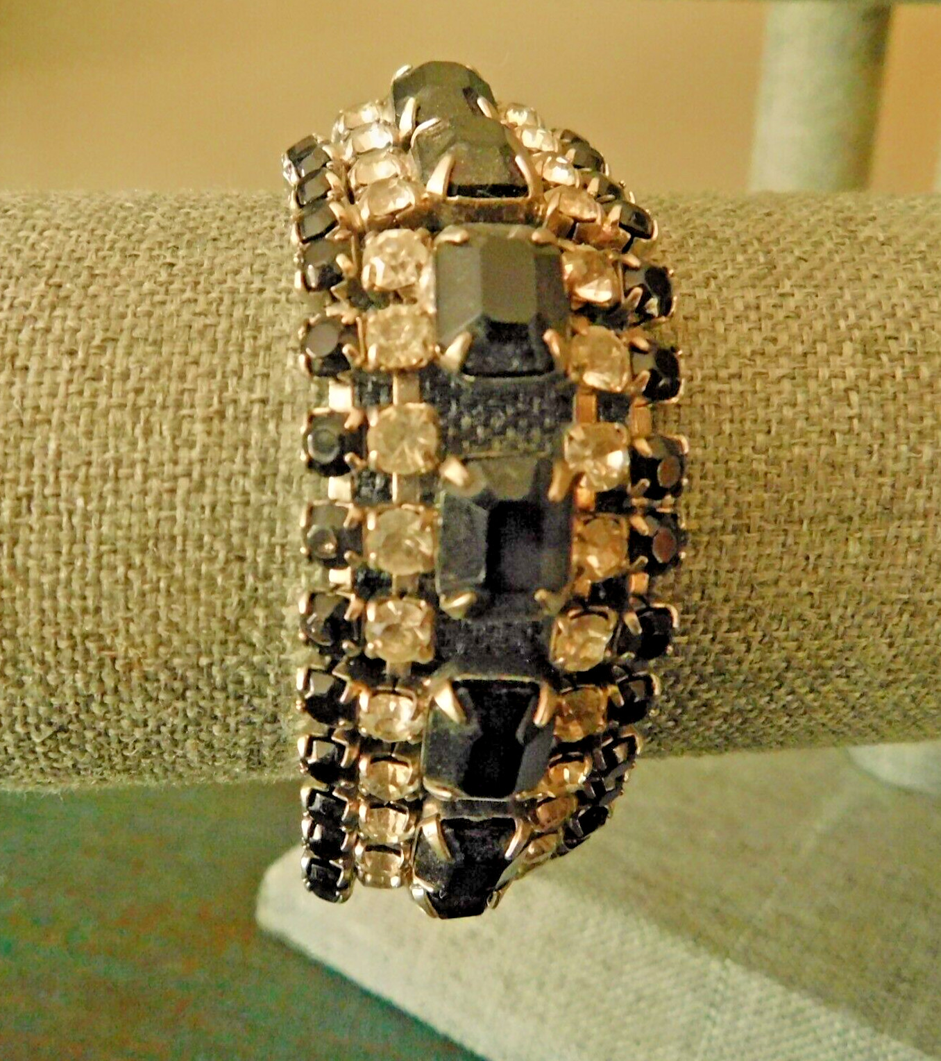 VINTAGE ART DECO JET BLACK and CLEAR RHINESTONE BRACELET CUFF 7 1/2″