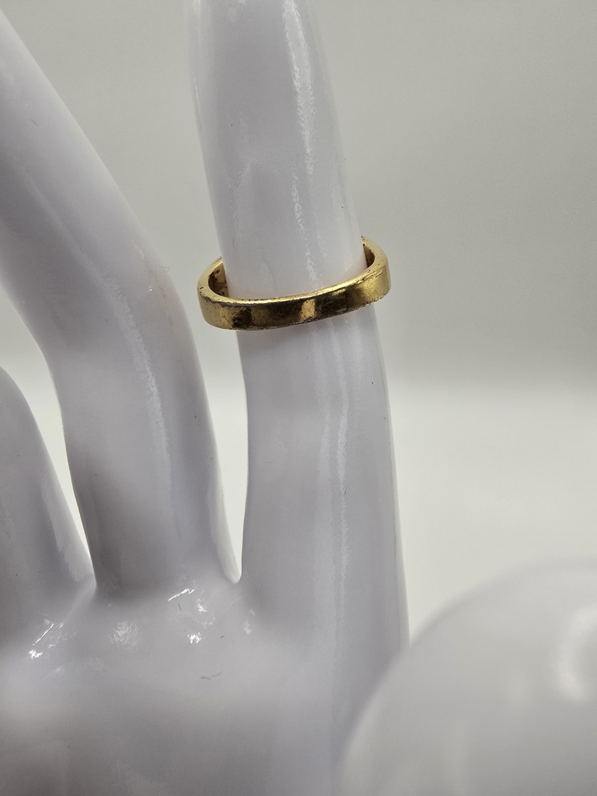 Vintage LIND 14K HGE ring with CZ AND SYNTHETIC EMERALD signed Sz 5.5- 6