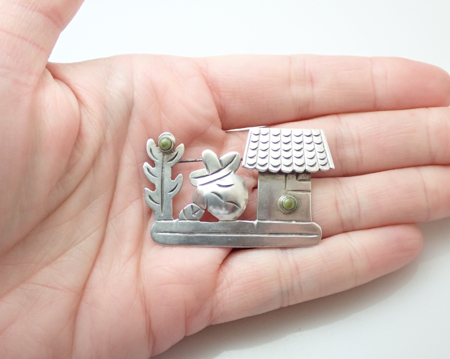 Vintage Mexico Silver Signed Green Turquoise Siesta Sombrero Man Brooch Pin