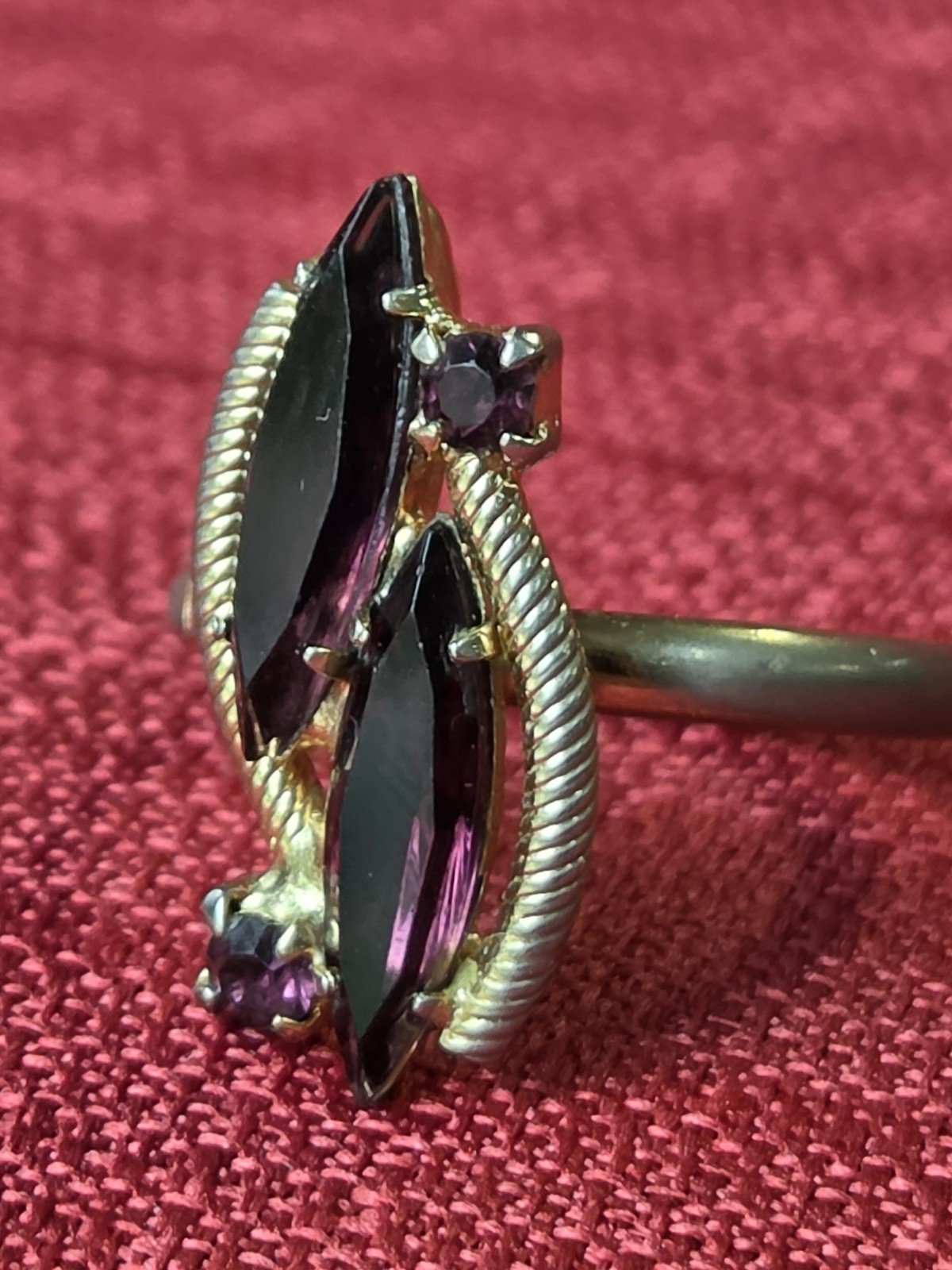Unique Purple Gold and Silver Toned Vintage Ring Size 9
