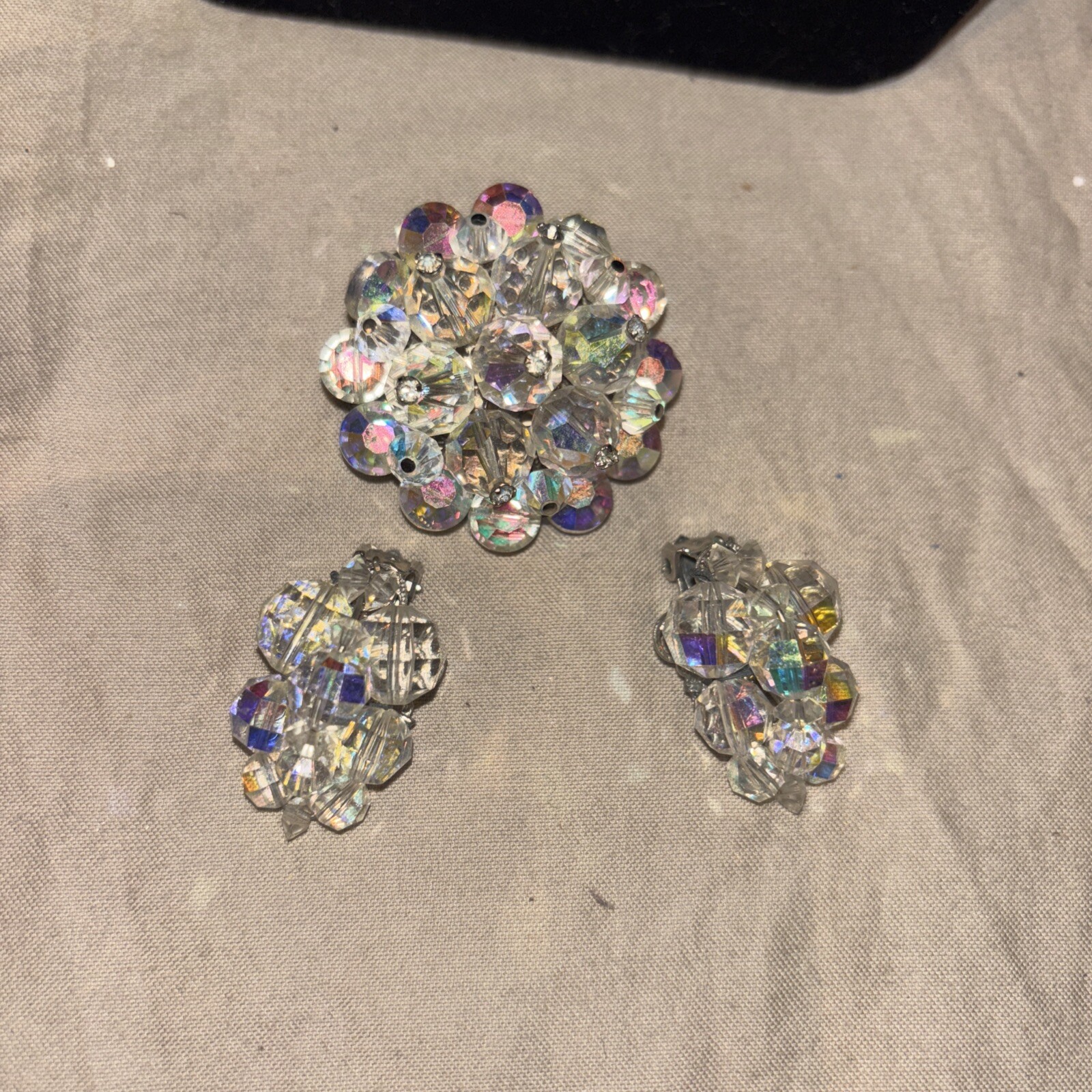 40 PIECE LOT VINTAGE COSTUME JEWELRY: NECKLACES, RINGS, PENDANTS, ETC AUCTION #8