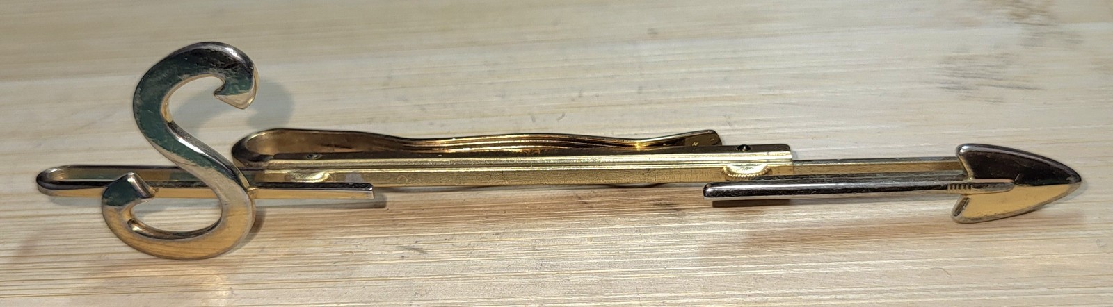HICKOK USA Goldtone Letter S Expanding Tie Clasp 3″ To 4″ Long Signed Great Cond