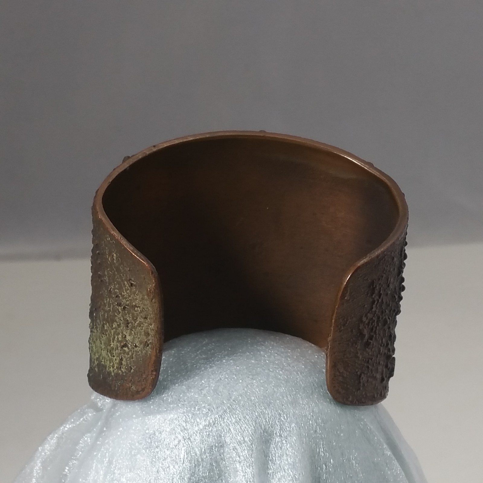 Solid Copper Vintage Bell Trading Post Turquoise Corinthian Cuff Bracelet 2 3/8″