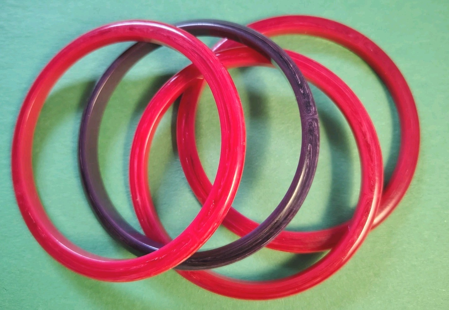 Vintage Set Of (4) REDISH & PURPLE Colored Lucite Bangle Bracelets