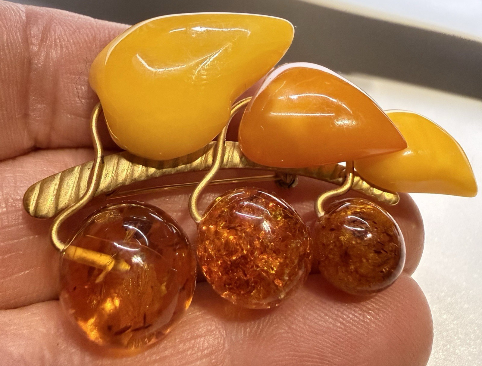 Vintage Russian 9RK Gold Tone Baltic Butterscotch Honey Amber Brooch Pin