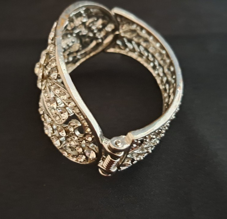 Chunky Open Work Clear Rhinestone Silver Tone Ornate Hinged Bangle Bracelet