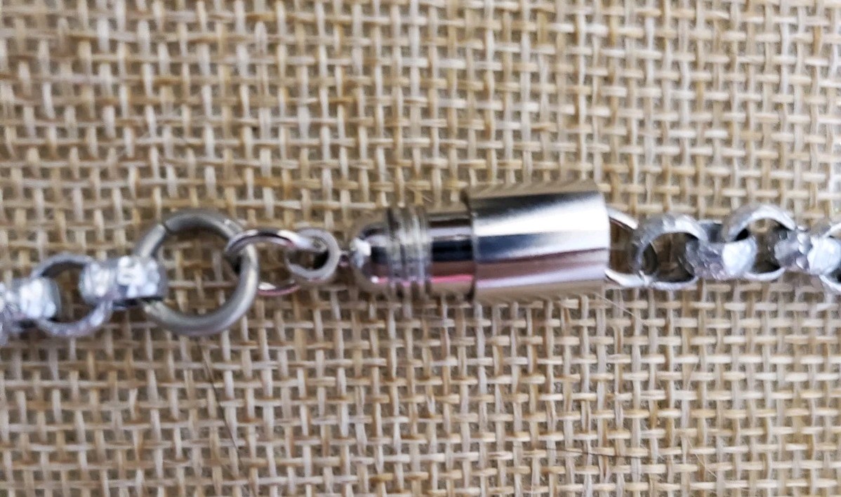 VINTAGE SOUTHWESTERN DESIGN ROUND 2 1/2″ PENDANT W/19″ CHAIN, ALUMINUM