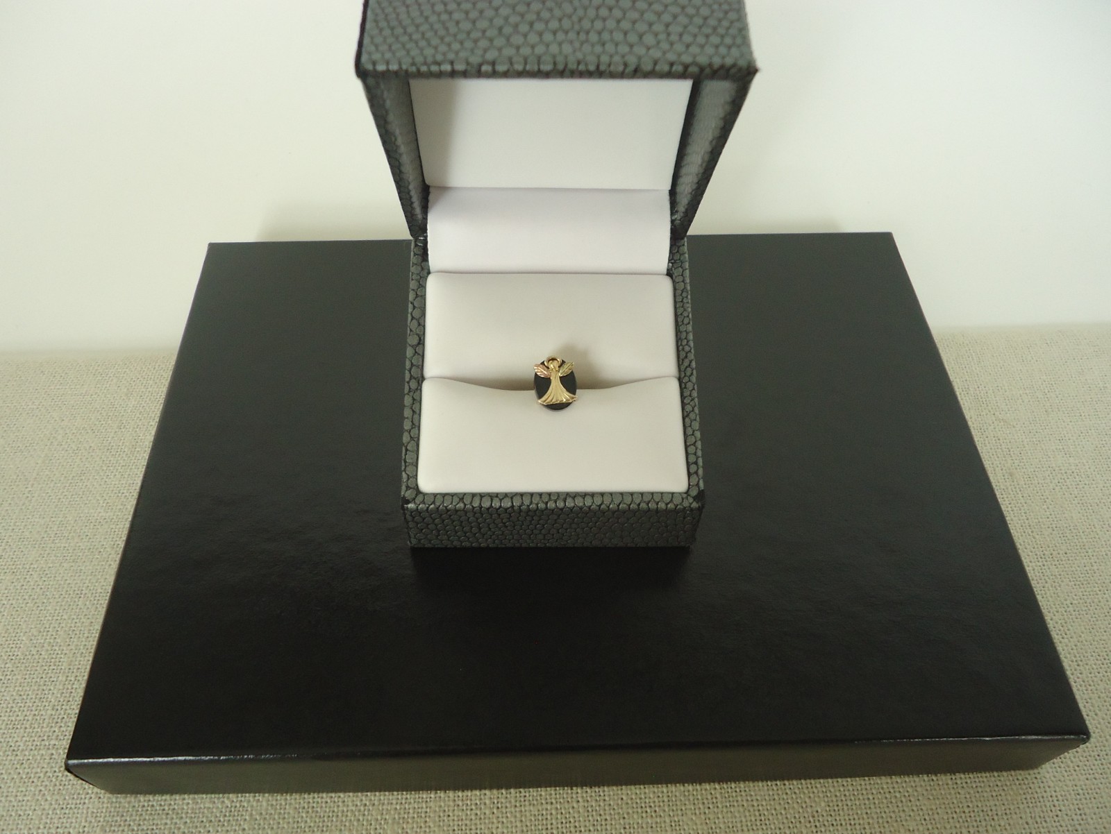 VTG Coleman Co 10k Yellow Rose Black Hills Gold Black Onyx Guardian Angel Pin