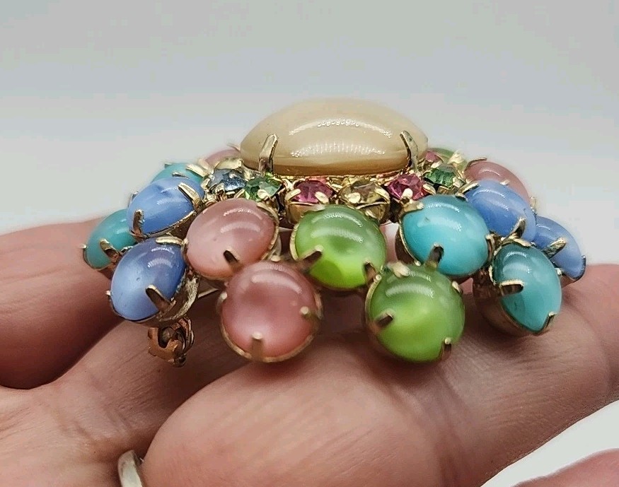 Vtg Unsigned Pastel Multi Colored Moonstone Cabochon Rhinestone Brooch Gold Tone