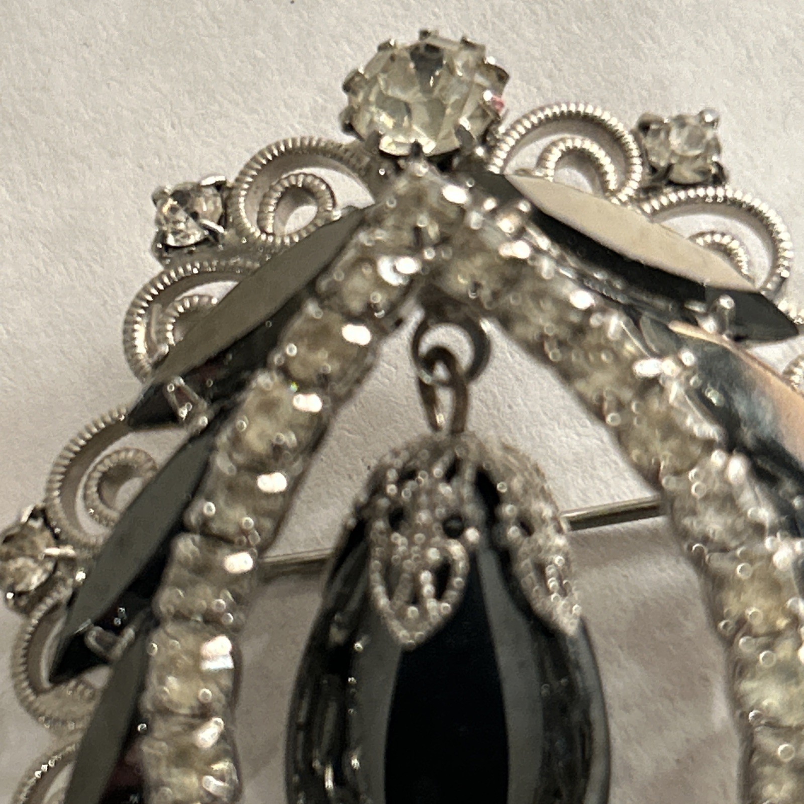 Vintage Juliana (DeLizza & Elster) hematite and rhinestone dangle brooch