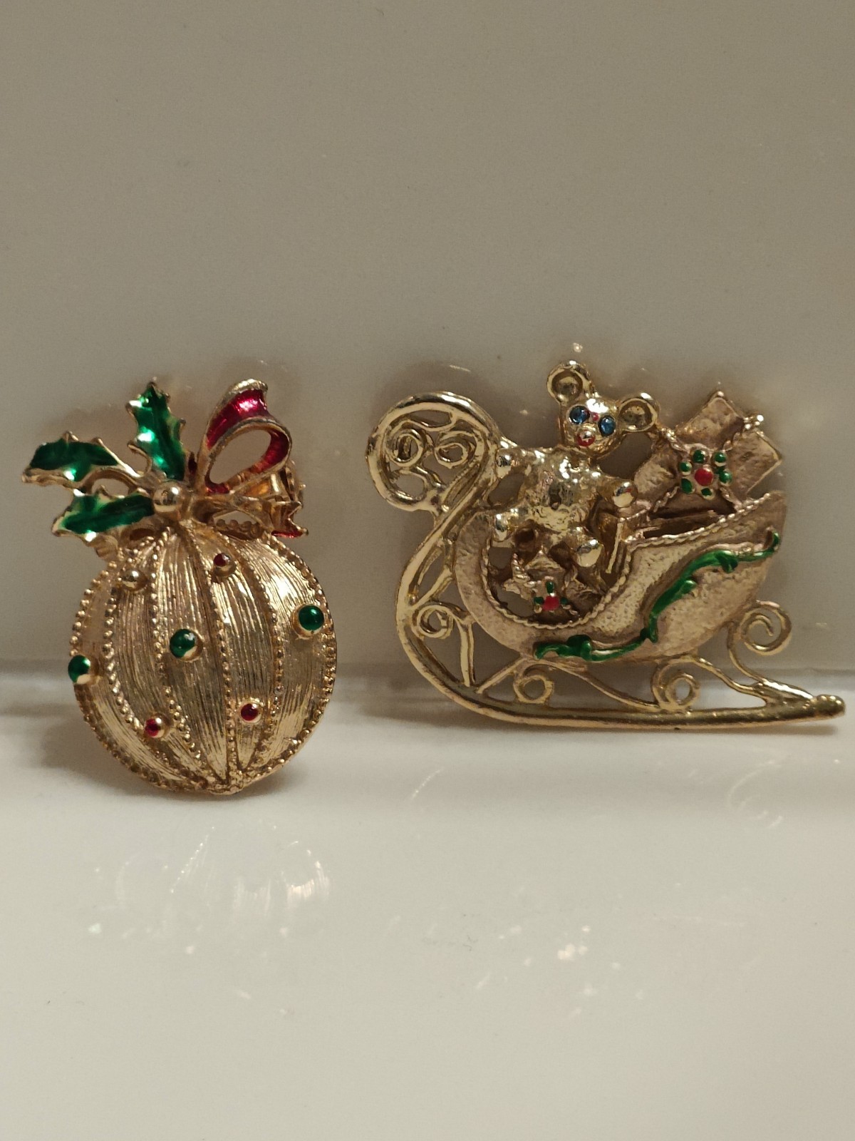 2 Christmas Brooches Lot Gold Tone Sleigh and Ornament Vtg Wearable Collectibles