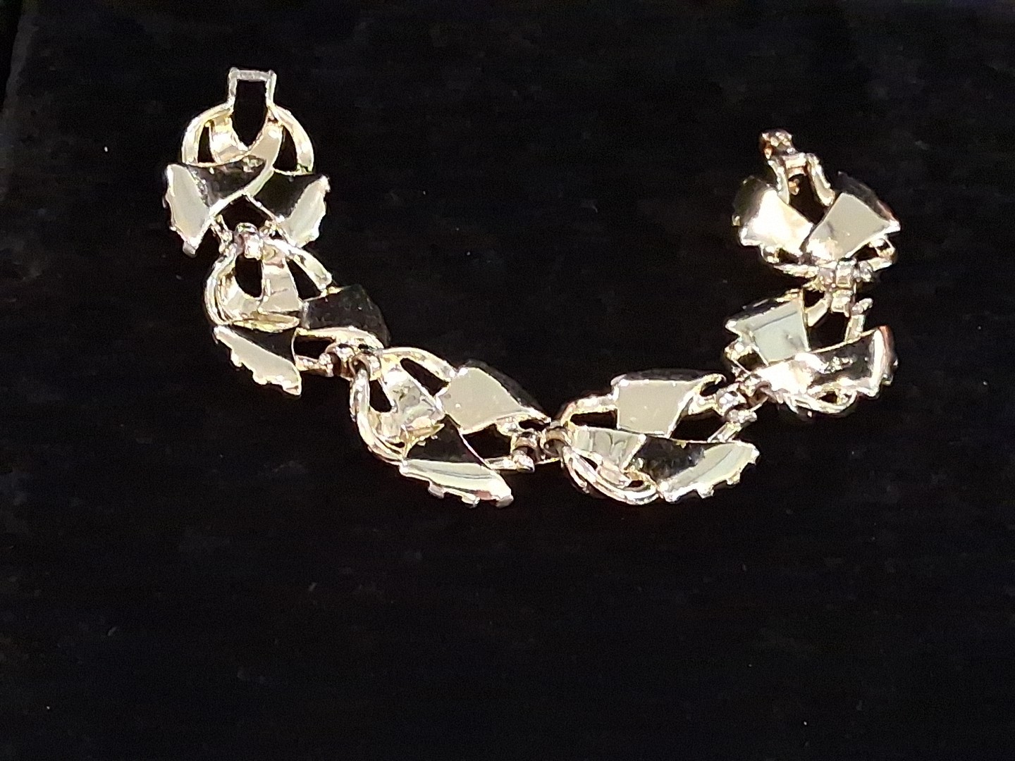 Coro Bracelet: Textured Goldtoned Draped Ribbon Swirl Design,Vintage, 7.5in