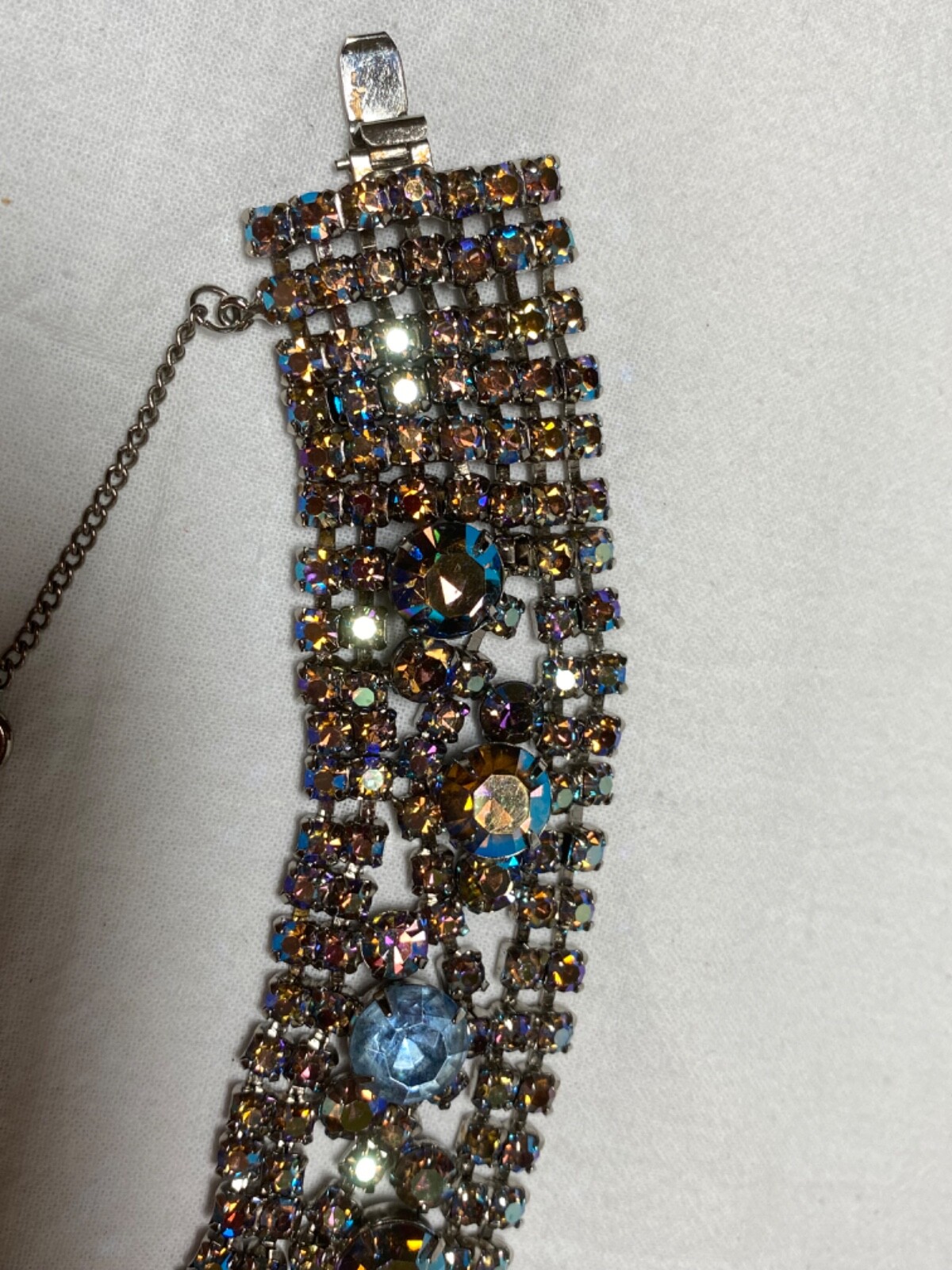 Vintage 7″ x 1″ blue ab possibly Juliana? safety chain missing two sm stones