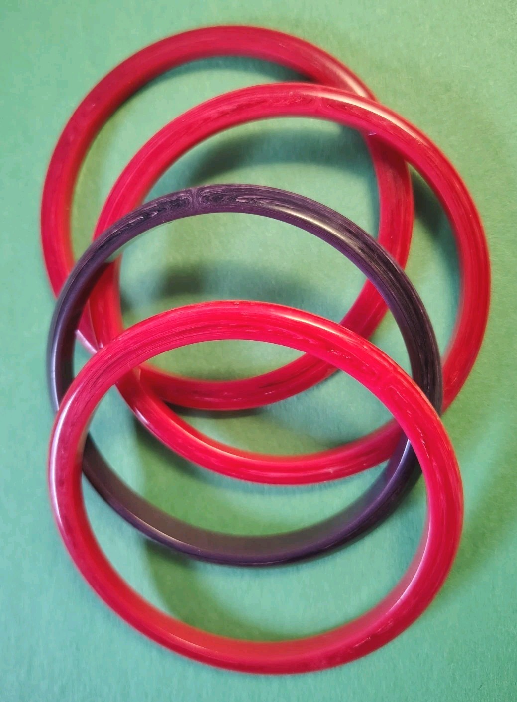Vintage Set Of (4) REDISH & PURPLE Colored Lucite Bangle Bracelets
