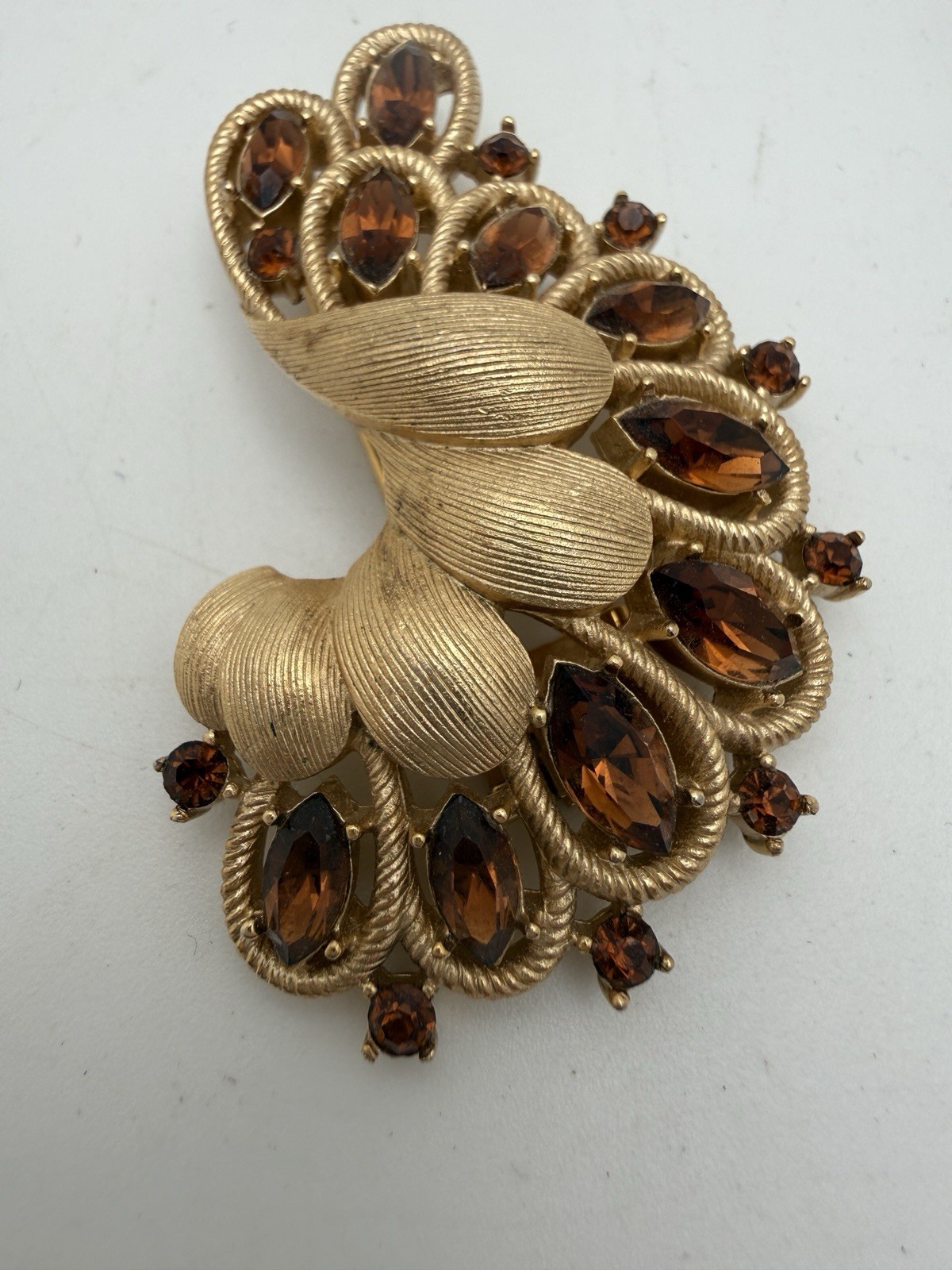 Vintage Crown Trifari Amber Rhinestone Gold Tone Fur Dress Clip Brooch 2.25”