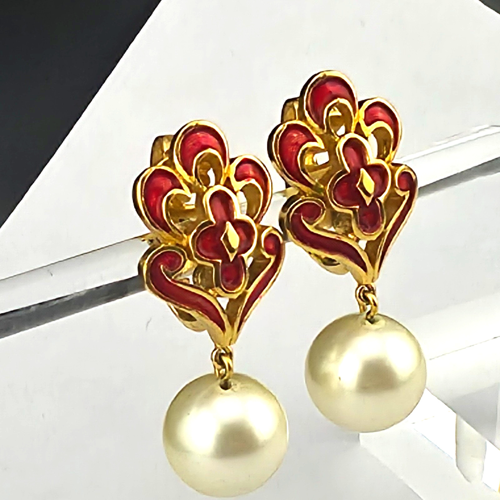Vintage Crown Trifari Red Enamel Faux Pearl Dangle Earrings 1.5″ Gold Tone