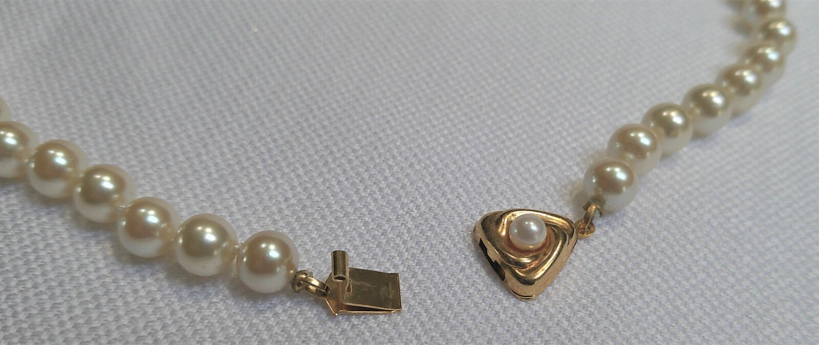 Vintage LCI Signed Pearl with Decorative Box Tab Insert Clasp Necklace 29 inch