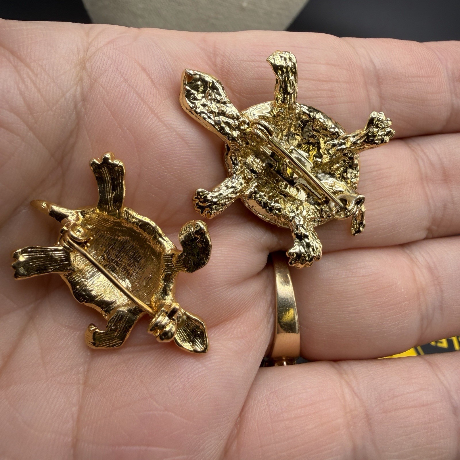 2 Vintage Turtles Brooch Enamel Gold tone metal Turtle Pin Jewelry Cream Orange