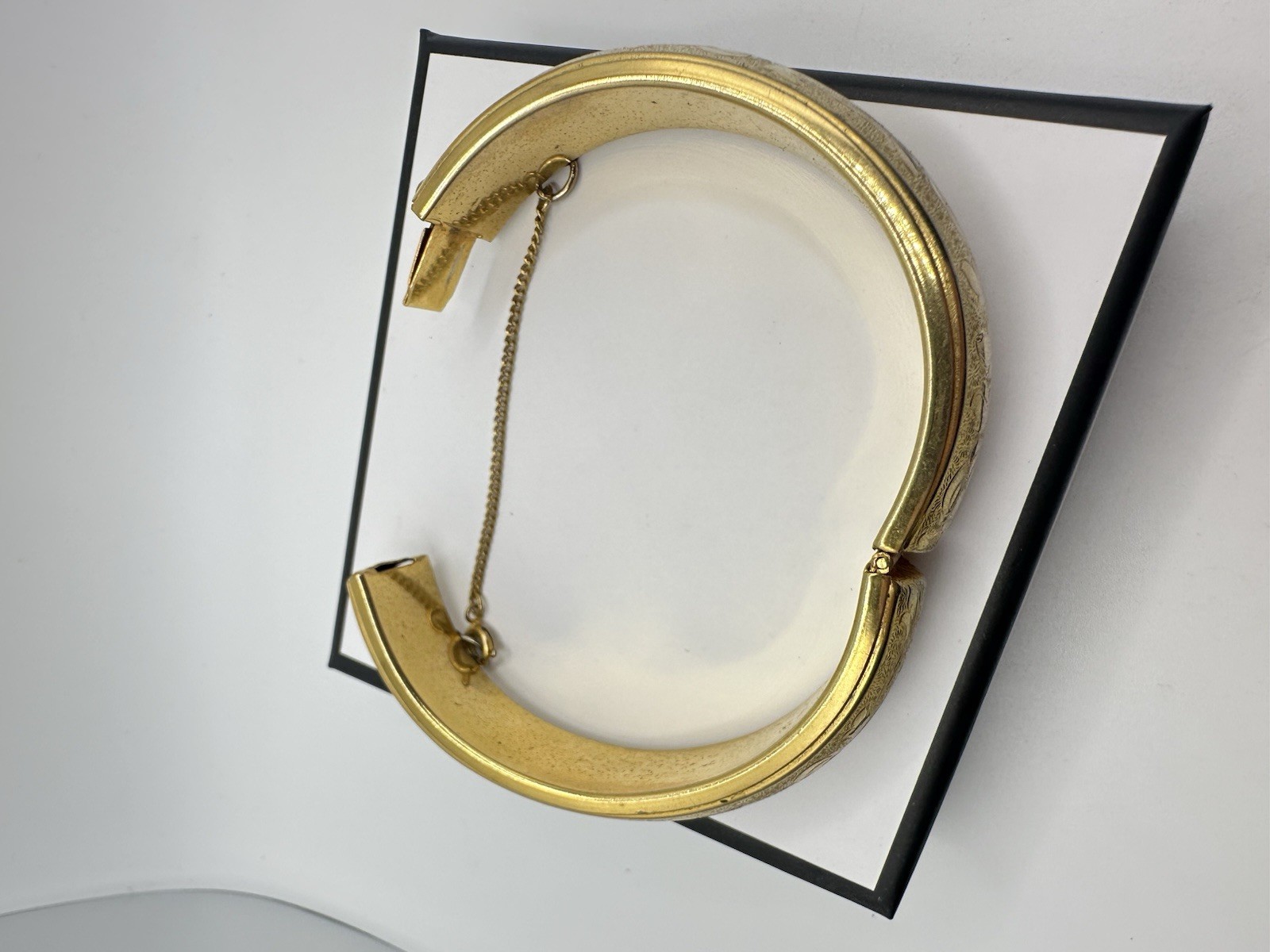 VTG Gold Tone Bangle Bracelet Safety Push Clasp Unsigned Costume Repair Read