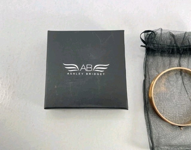 Vintage 8″ Bangle Bracelet Ashley Bridget Goldtone Black – New Old Stock w/ Box