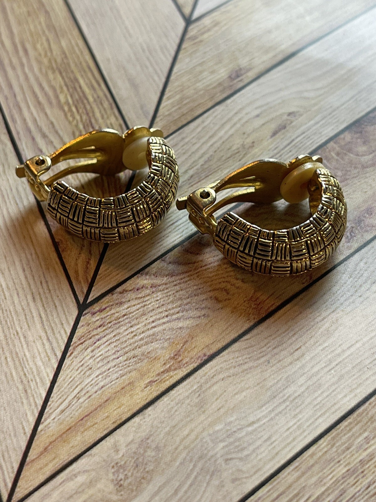 VINTAGE Lot 5 Pair Clip On Earrings Stud Dome Hoop 60s 70s 80s 90s Elegant