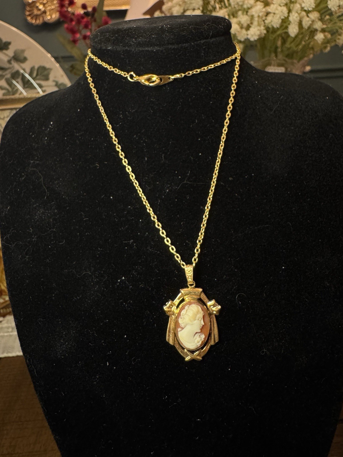 Vintage Carved Shell Cameo Pendant–Gold Filled Setting (1930s–1950s)