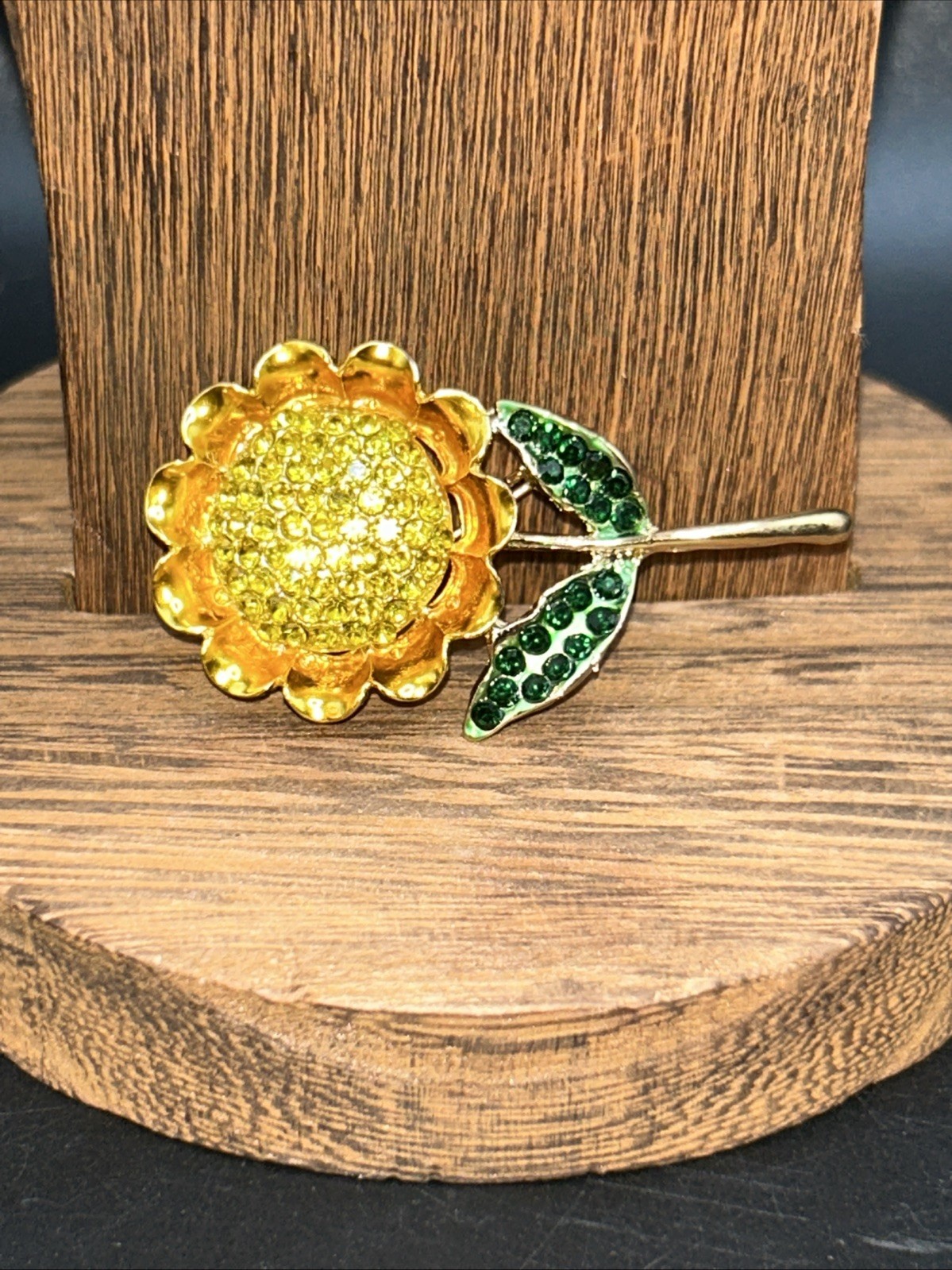 Modern Costume Jewelry Sunflower Pin Brooch Goldtone 2”