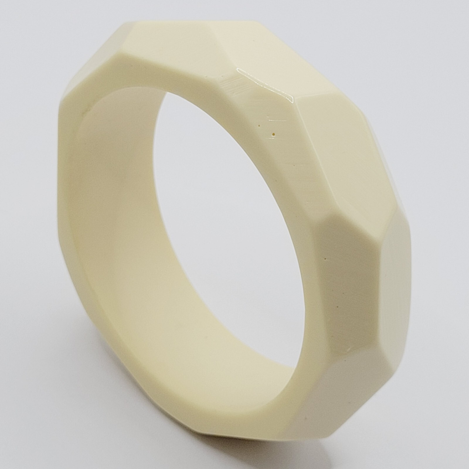 Vanilla Cream Off White Odd Angle Facet Acrylic Chunky 1980s Bangle Bracelet