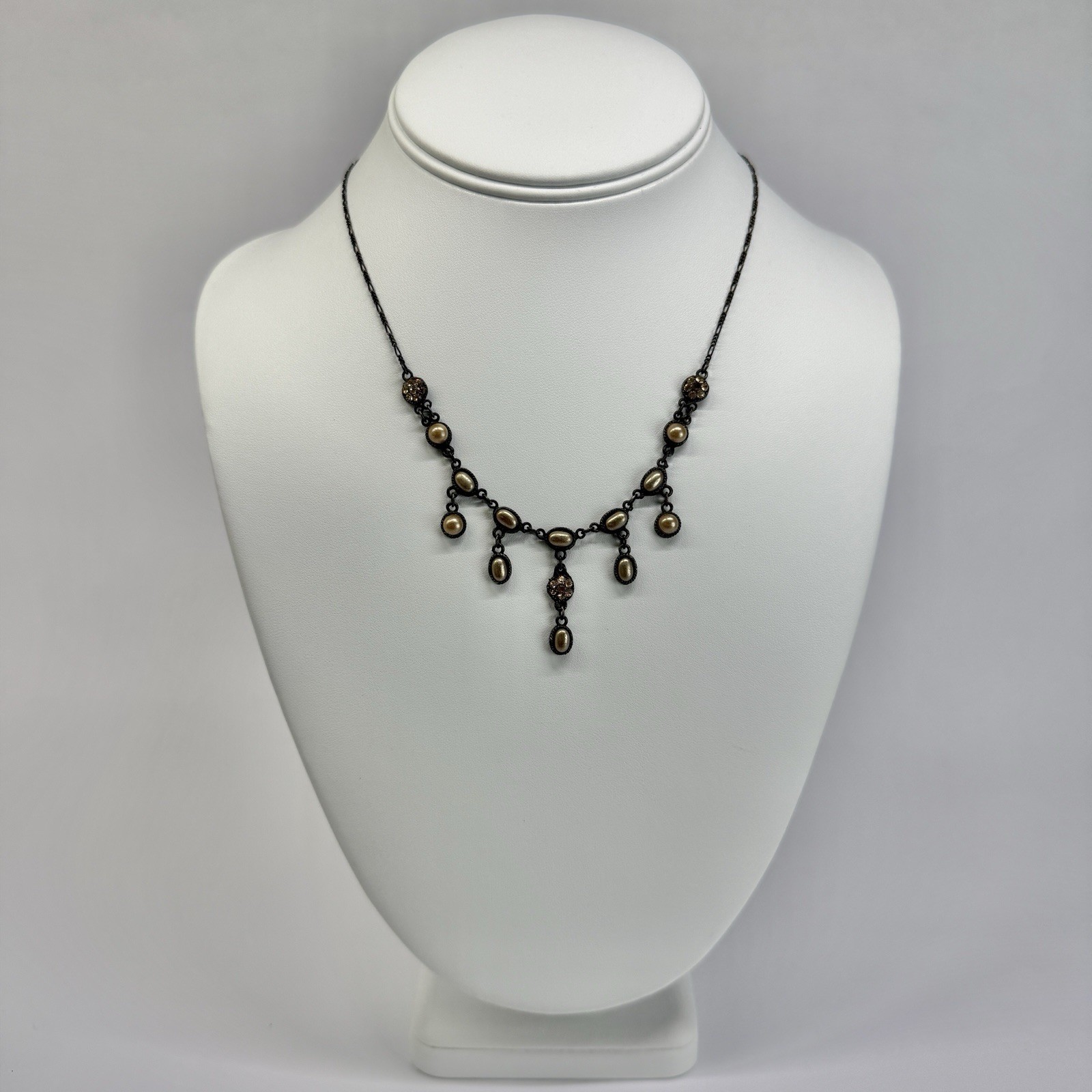 AUSTRIAN Crystal USA Floral Y-Drop Gunmetal Tone Vintage Necklace N658