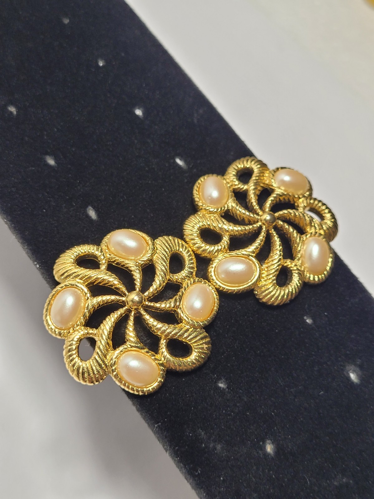 Vintage Yellow Gold-tone Faux Pearl Clip-On Earrings Fashion Costume Jewelry