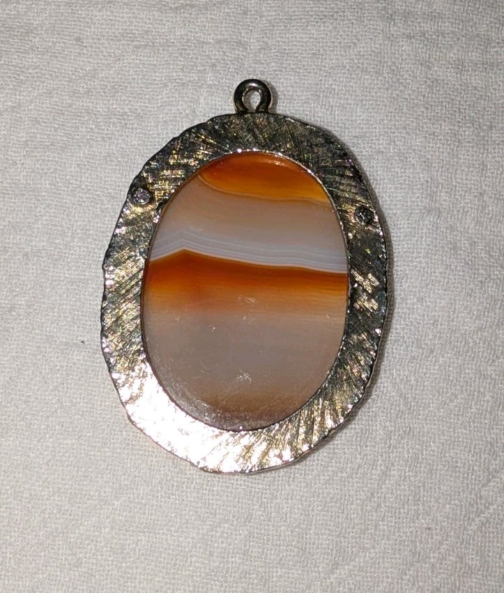 Natural Banded Agate White Brown Orange Oval Pendant Gold Tone Metal Accessory