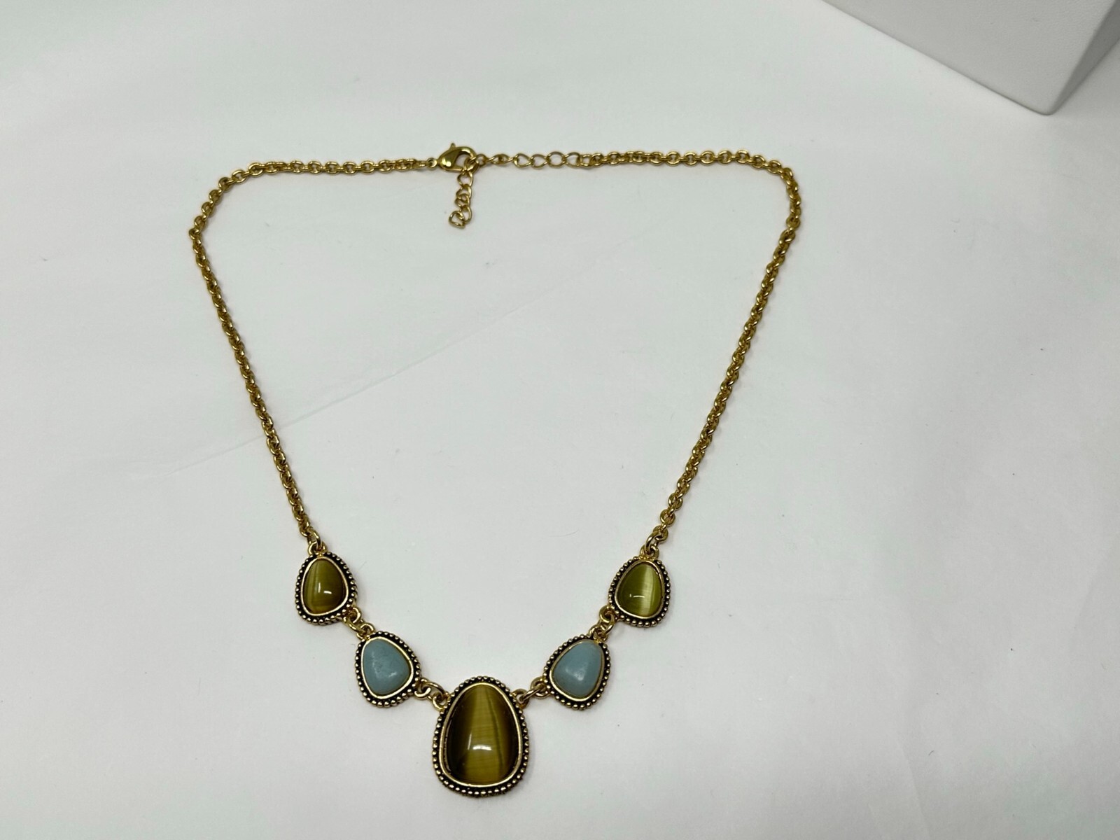 Beautiful Goldtone Light Blue Green Cat’s Eye Cabochon 16-17.5″ Necklace