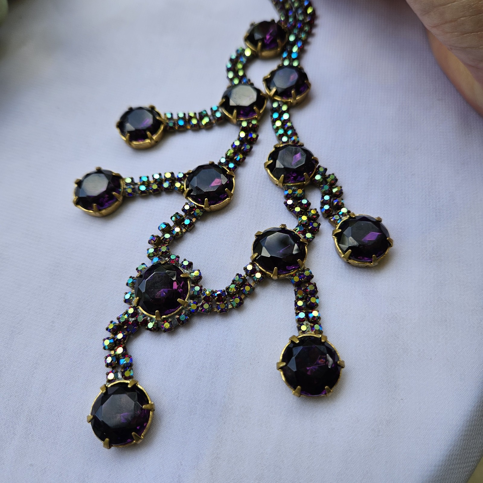 1940s RARE HOBE FIVE PENDANT PURPLE HEAD- LIGHT ORIGINAL COND FESTOON NECKLACE