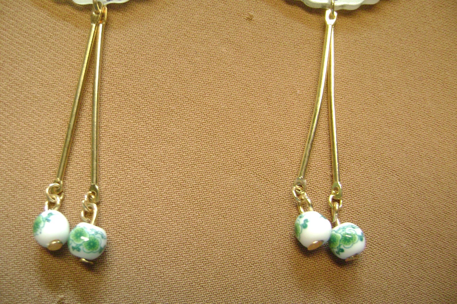 NWOT- LONG DANGLE ACRYLIC CHINESE FAN,FLOWERS BEADED 3″ HOOK PIERCED EARRINGS