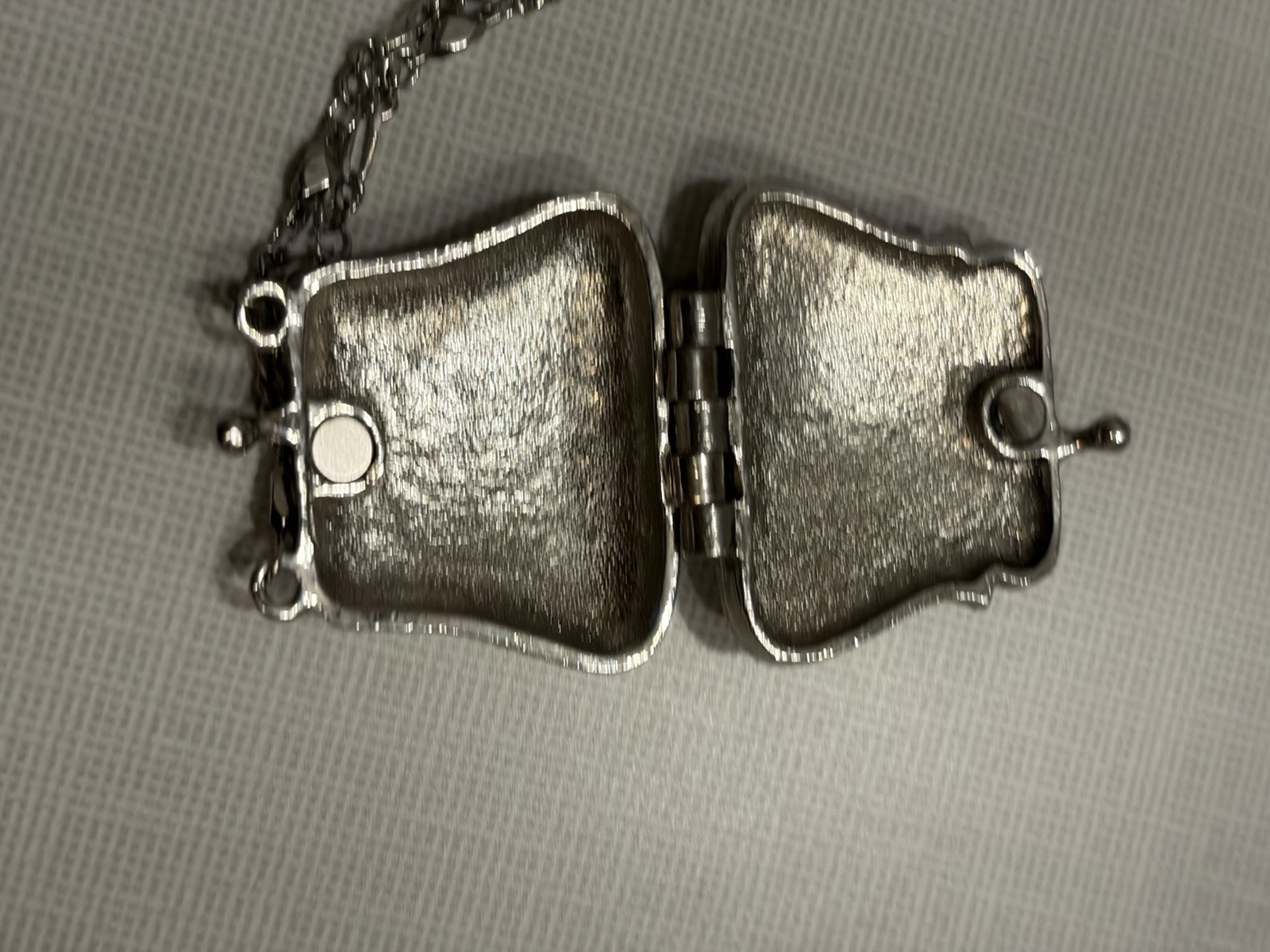 Nordstrom VCLM Signed Pearl & Rhinestone Mini Purse Figaro Chain Necklace 22”