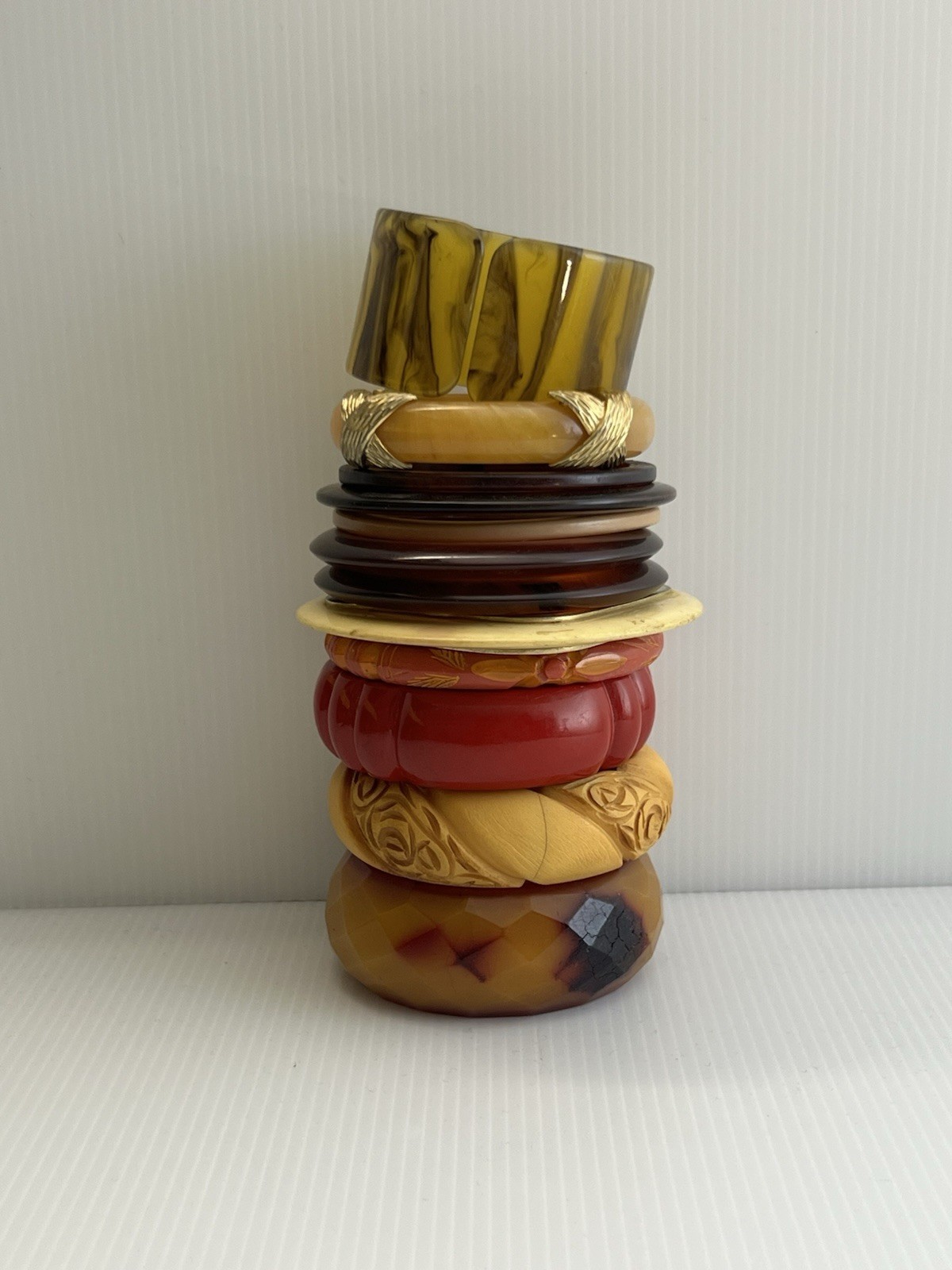 VTG Variety of Bracelets – Different Styles & Material – 12 Lot – Pls Read Desc