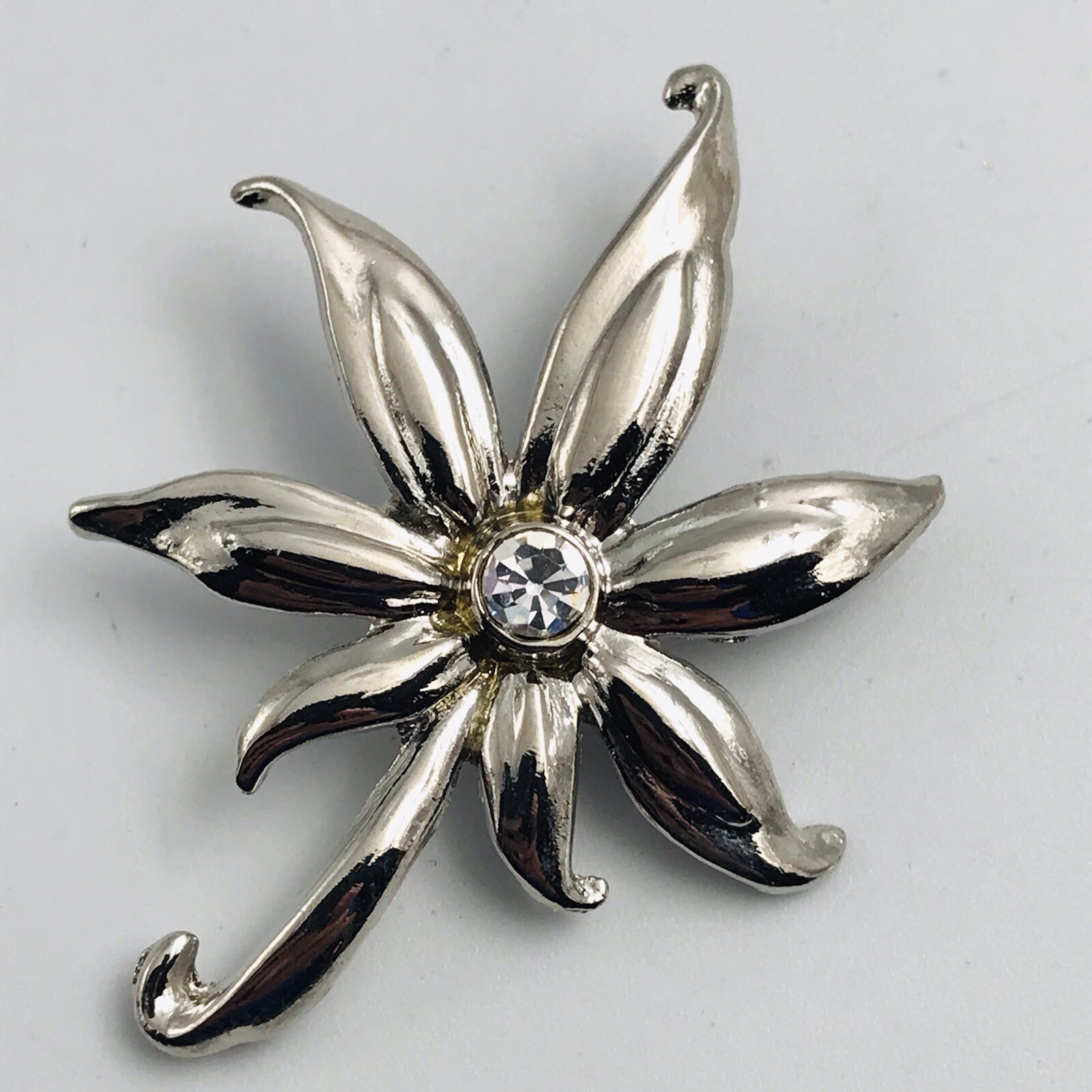 Vintage Flower Silver Tone Brooch Pin w/ Clear Rhinestone 2″ x 1.5″