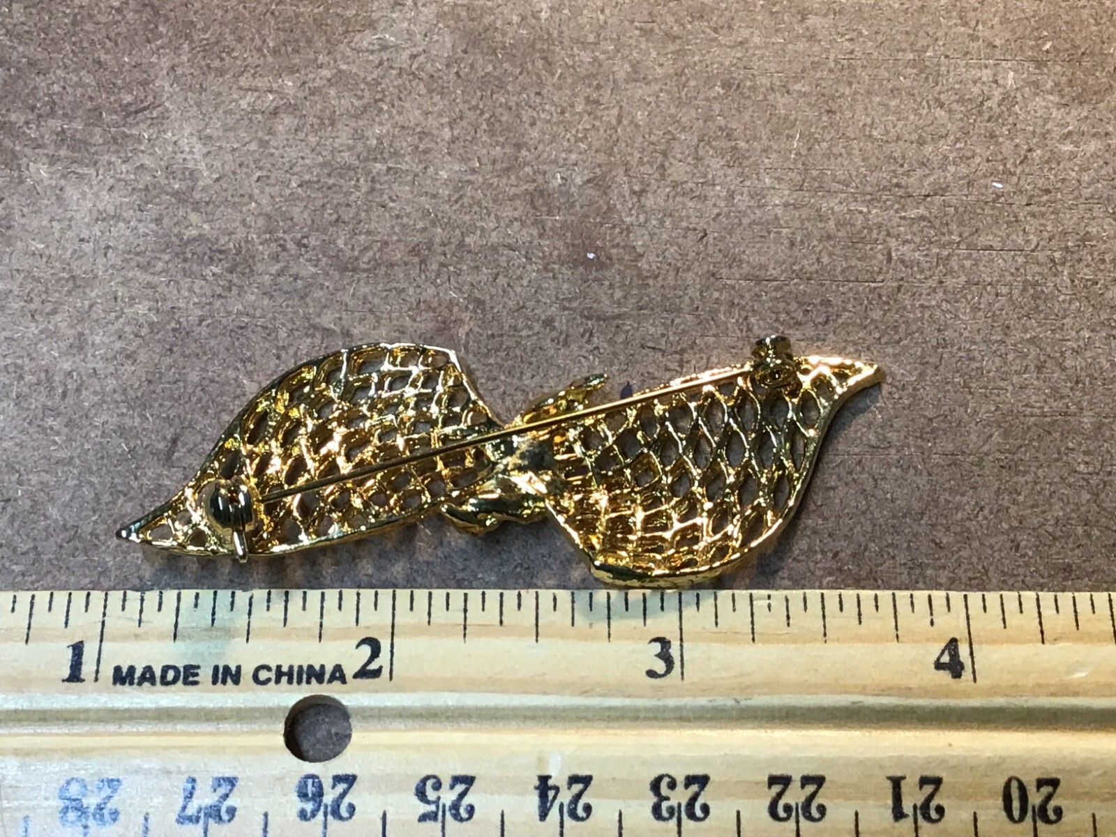 Vintage Gold Toned Ribbon Pin, Brooch Approximately 2-3/4″