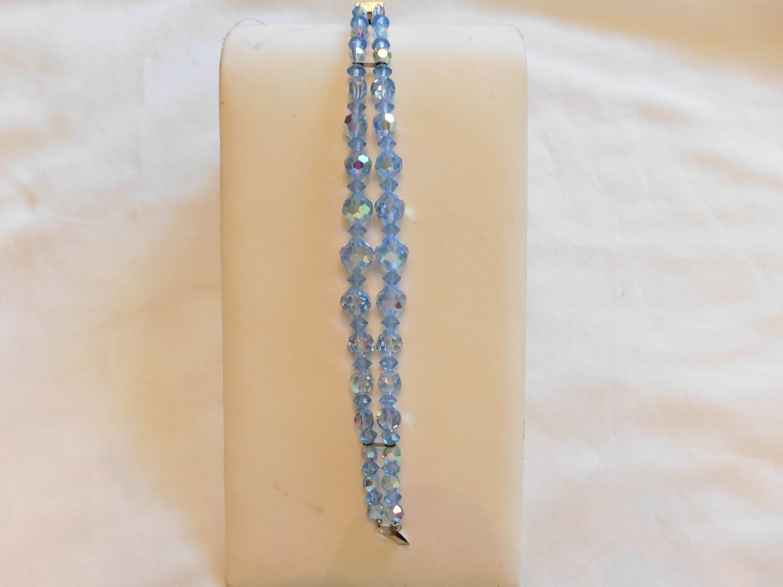 VINTAGE CRYSTAL GLASS LIGHT BLUE BRACELET VERY PRETTY
